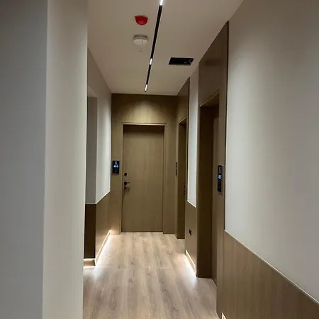 Candor & Hotel