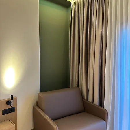 Candor & Hotel 4*